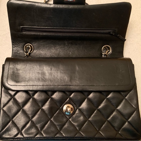 Authentic classic Chanel black double flap handbag with silver hardware. - Picture 13 of 16
